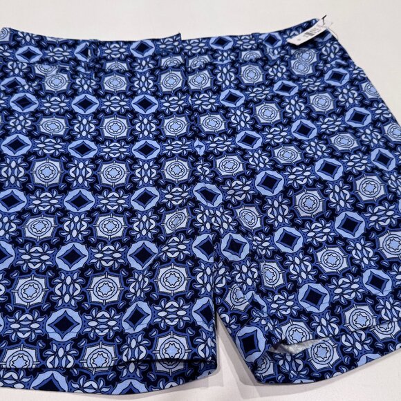 Talbots Weekend Twill Shorts in a Purple/Peri Medallion Print, Sz 6P - Picture 1 of 6